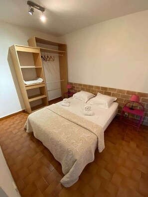 1 soverom, wi-fi (inkludert) og sengetøy