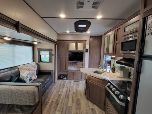 Cozy Camper Getaway at the Lake!