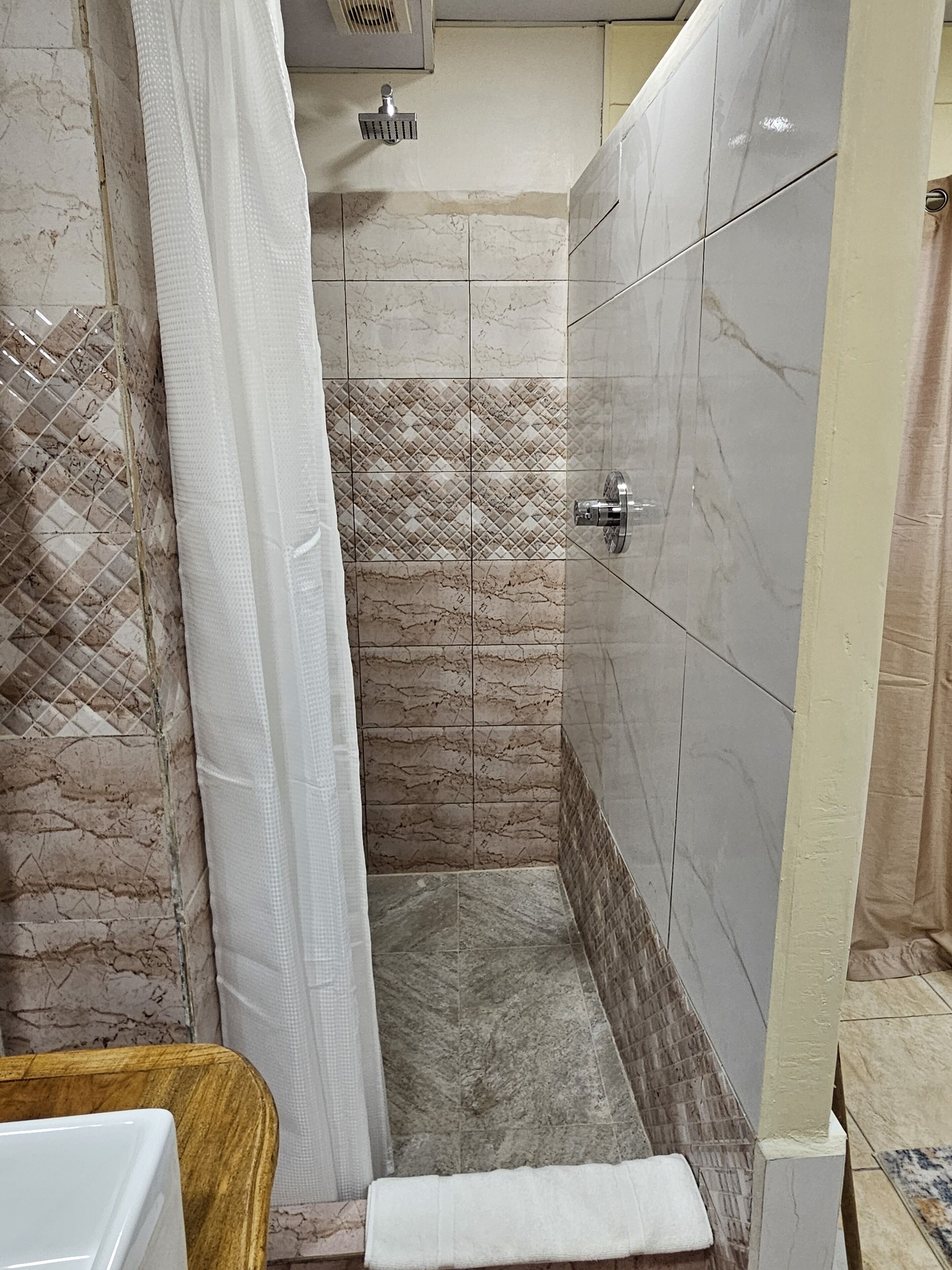 Deluxe Double Room | Bathroom