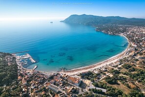 In Strandnähe, Liegestühle, Strandtücher