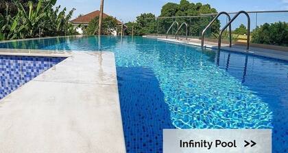Luxe rooftop studio in Cantonments steps away from Nekter lounge w/pool & gym