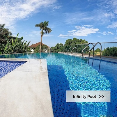 Luxe rooftop studio in Cantonments steps away from Nekter lounge w/pool & gym