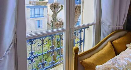 Au Petit Trianon Bleu