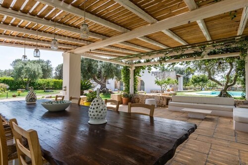 Splendid Apulian property with swimming pool Trullo Alberi belli (ex-Petra Nera)