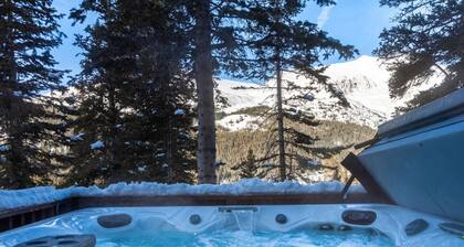 Awesome 6Bed/4Bth MT Cabin, Hot Tub/Views