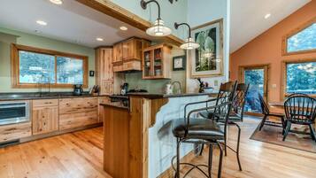 KylskÄp, mikrovÄgsugn, ugn och spishÀll