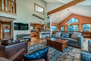 テレビ、暖炉、テレビゲーム