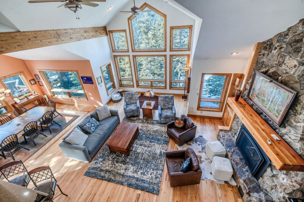 Televisión, chimenea, videojuegos