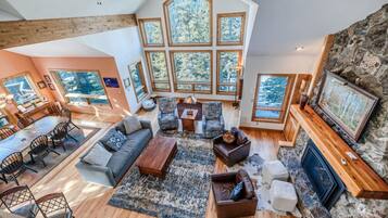 Televisión, chimenea, videojuegos