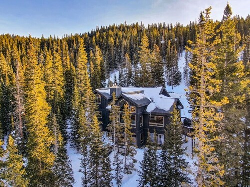 Awesome 6Bed/4Bth MT Cabin, Hot Tub/Views