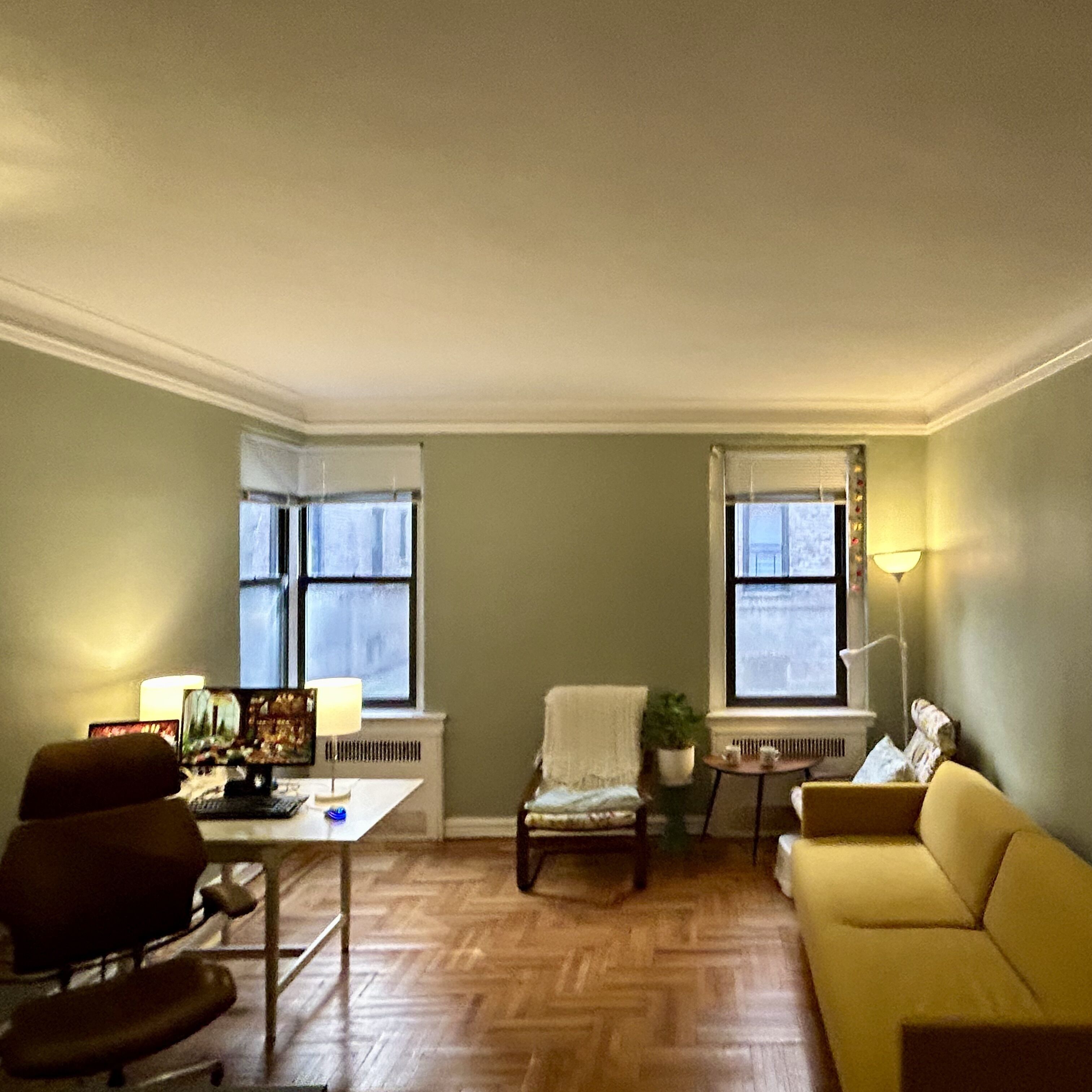 Entire furnished studio in Sunnyside, 20 minutes to Manhattan, for longer stays