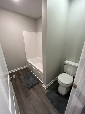 Asciugacapelli, asciugamani, sapone, shampoo