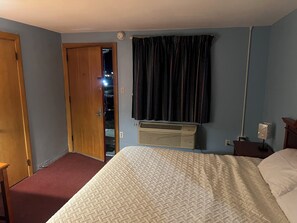 Room, 1 King Bed, Non Smoking | Desk, free WiFi, bed sheets - Beaver Falls Motel (Beaver Falls)