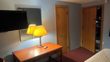 Room, 1 King Bed, Non Smoking | 1 bedroom, desk, free WiFi, bed sheets