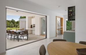 Outdoor dining - Gorgeous home in Gajana (Gajana)