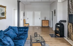 TV, fireplace - Stunning apartment in Bad Heilbrunn (Bad Heilbrunn)