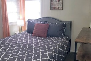 1 habitación, tabla de planchar con plancha, wifi gratis y ropa de cama 