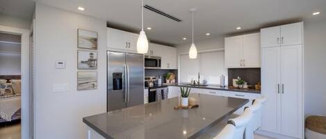 Mikrobølgeovn, ovn og kokeplater