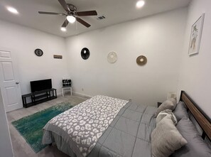 2 室のベッドルーム、WiFi、ベッドシーツ