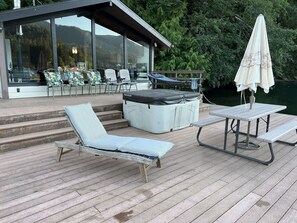 Outdoor dining - Cozy Cabin on Lake Sutherland with hot tub, huge dock and kayaks! (Port Angeles)
