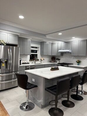 Refrigerador, microondas, horno, placa de cocina