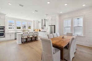 Dining - New luxury 4-bedroom house in fabulous scenic 30a, Santa Rosa Beach (Santa Rosa Beach)