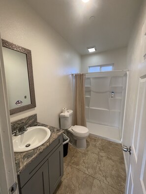 Hair dryer, towels, soap, toilet paper - Affordable guest house  (Perris)