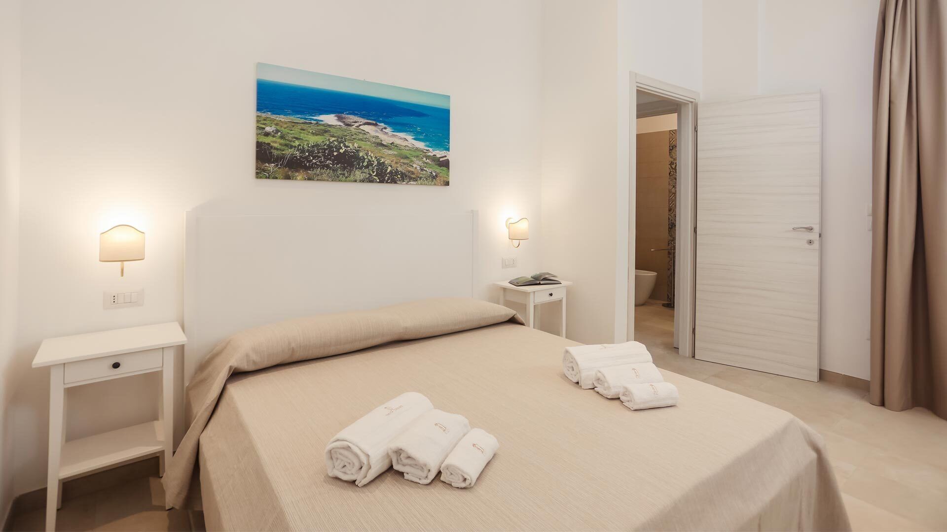 Minibar, skrivebord, lydisolert og wi-fi (inkludert)