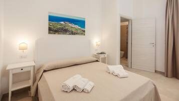 1 camera, minibar, una scrivania, insonorizzazione