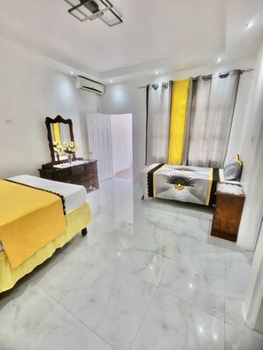 5 bedrooms, iron/ironing board, free WiFi, bed sheets