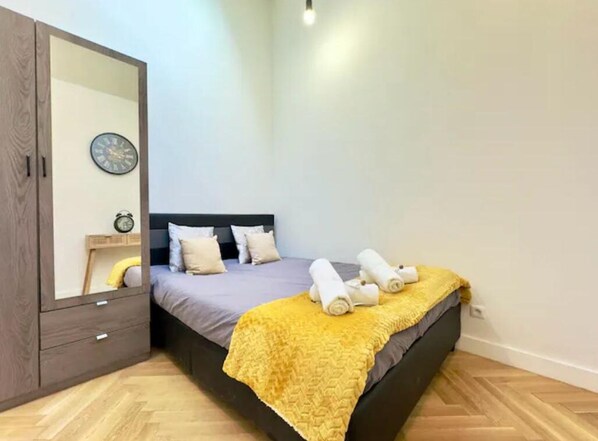 2 bedrooms, iron/ironing board, travel crib, free WiFi