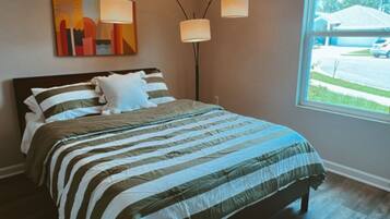4 bedrooms, desk, iron/ironing board, travel cot