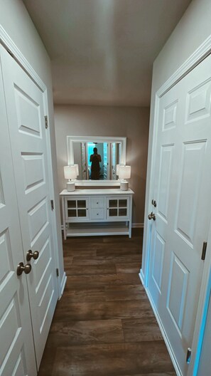 Interior - Cheerful and Clean 4 bdrm 2 bath Home - Sleeps 10 (Foley)