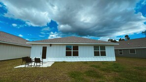 Exterior - Cheerful and Clean 4 bdrm 2 bath Home - Sleeps 10 (Foley)