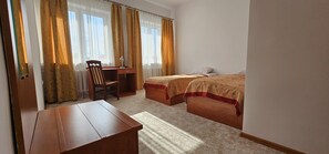 Bureau, espace de travail pour ordinateur portable, draps fournis