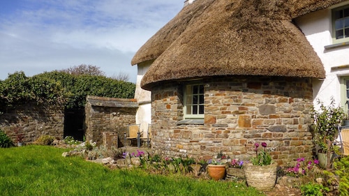 A cosy thatched cottage in coastal location - a perfect eco-retreat for four