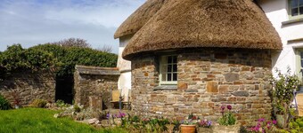 A cosy thatched cottage in coastal location - a perfect eco-retreat for four