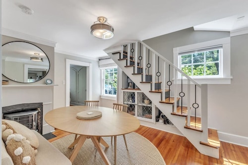 Newly Renovated Carriage House