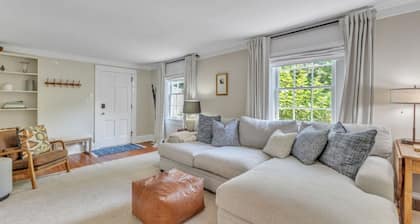 Newly Renovated Carriage House