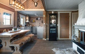 Kjøleskap, oppvaskmaskin og kaffetrakter/tekoker