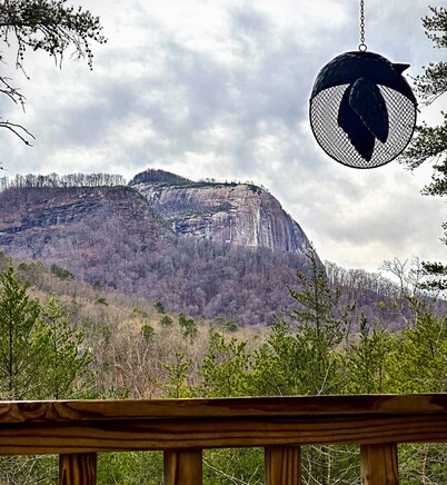 Mountains-Lakes-Parks-Winery-Privacy-Serenity
Leaf Peeping Paradise