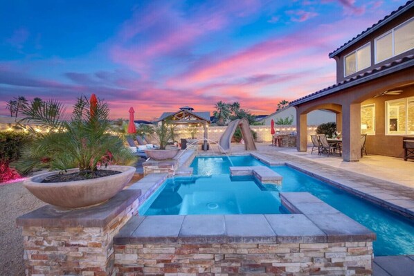 A heated pool - Carebnb/Waterslide/Casita/Game Room (Indio)