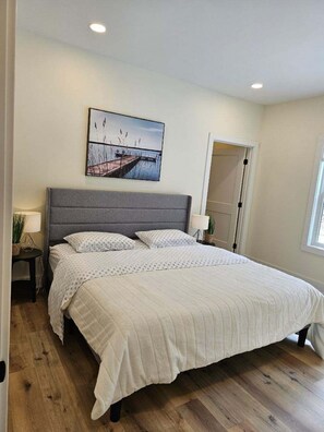 3 slaapkamers, een strijkplank/strijkijzer, wifi, beddengoed