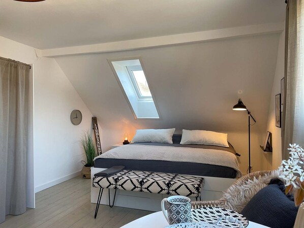 Unclassified image, 1 of 14, button