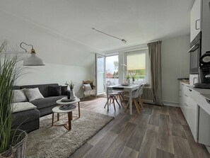 TV - 50113 Ferienwohnung "chanel" - Die Ferienwohnung Chanel Bietet Platz für 3 Erwachsene und ein (Wittmund)
