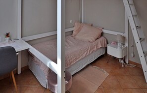 3 quartos, berço de viagem, Wi-Fi de cortesia, roupa de cama