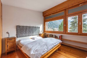 3 bedrooms, bed sheets