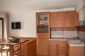 Fridge, microwave, coffee/tea maker, cookware/dishes/utensils - Regina 16 (Alleghe)