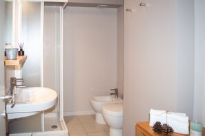 Shower, hair dryer, towels - Regina 10 (Alleghe)