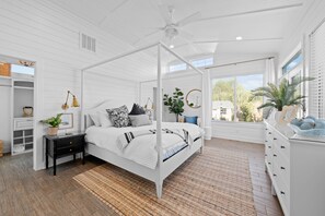 5 bedrooms, iron/ironing board, travel cot, WiFi - Luxury 5BR • Sleeps 14 • Pool • Hot Tub • 2mi to Beach (Wilmington)